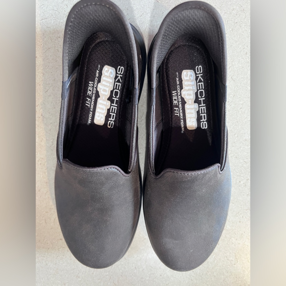 Skechers Dark Brown Loafers Slip-Ons Women’s size 7 Never Worn